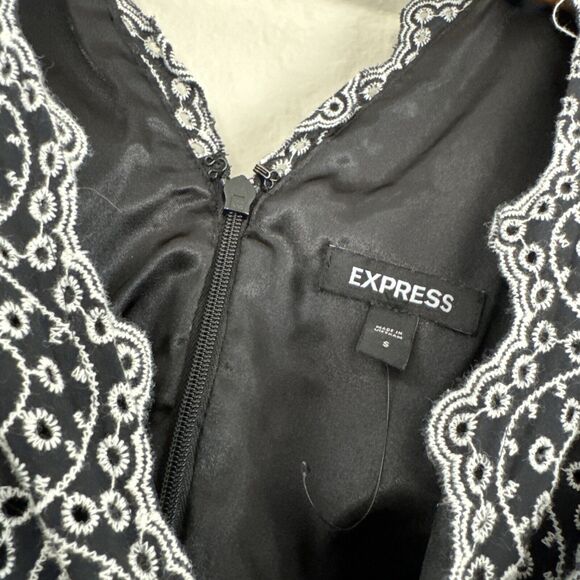 Express Formal Romper Overalls Black White Geometric Lined V Neck Women's Size S - Picture 10 of 16